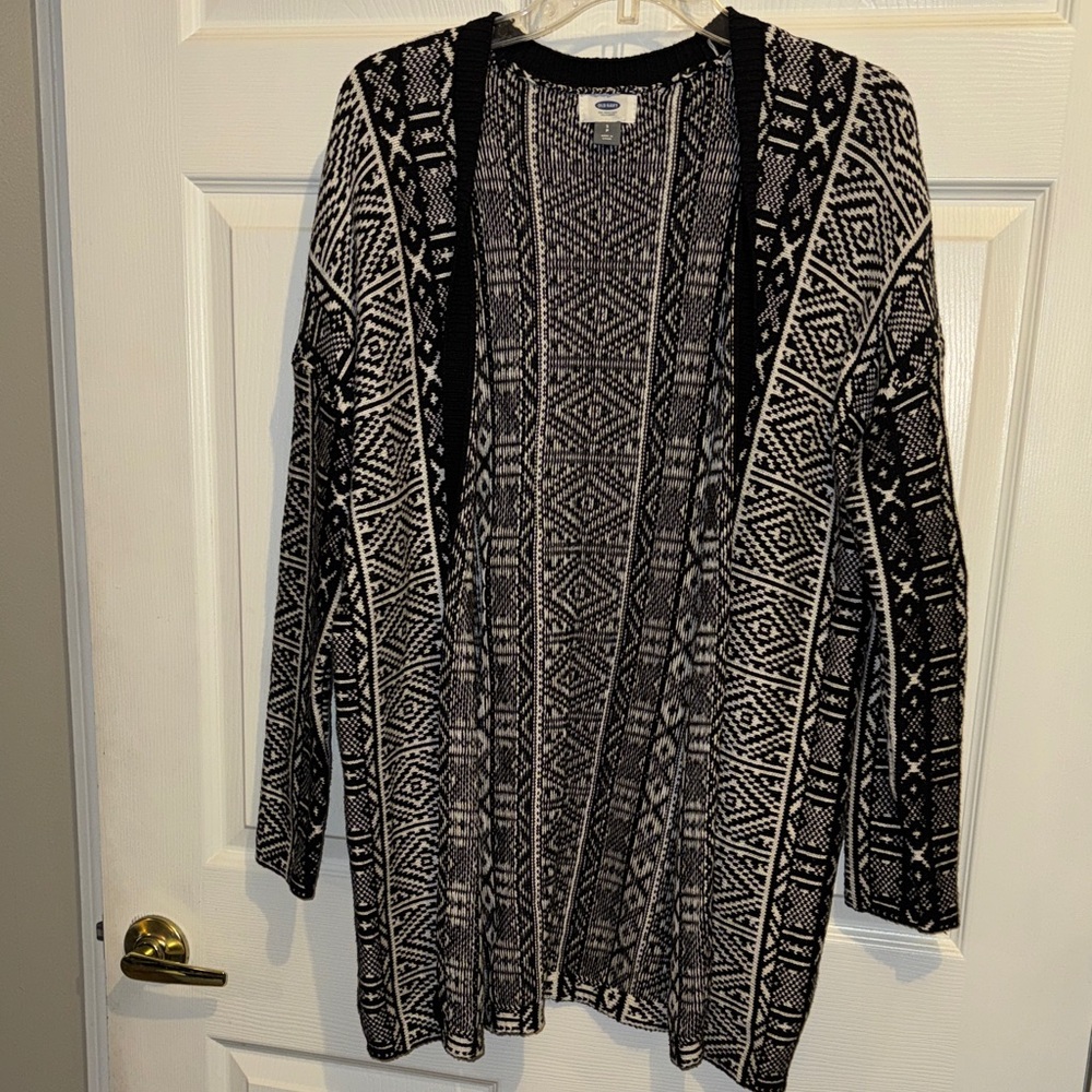 Women’s Old Navy Black and White Patterned Cardigan Size Medium